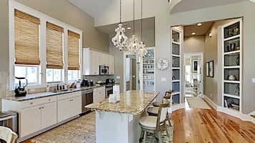 House, Multiple Beds, Kitchen, Garden View | Private kitchen | Fridge, microwave, oven, stovetop