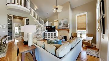 House, Multiple Beds, Kitchen, Garden View | Living area | TV