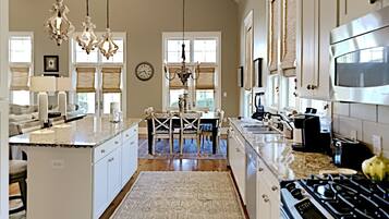 House, Multiple Beds, Kitchen, Garden View | Private kitchen | Fridge, microwave, oven, stovetop