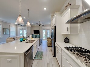 Condo, Multiple Beds, Kitchen, Garden View | Private kitchen | Fridge, microwave, oven, stovetop