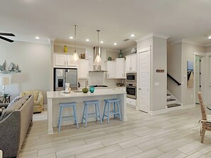 Kondominium, Beberapa Tempat Tidur, dapur, pemandangan kebun | Dapur pribadi | Lemari es, microwave, oven, dan kompor