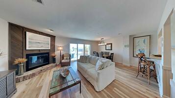 House, Multiple Beds, Balcony | Living area | 40-inch TV with digital channels