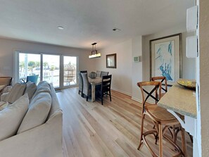 Interior - Creole Cottage by Southern Vacation Rentals (Pensacola)