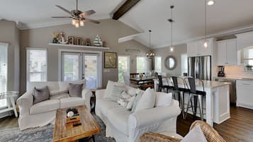 House, Multiple Beds, Balcony, Pool View | Living area | 40-inch TV with digital channels