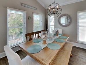 Ferienhaus, Mehrere Betten, Balkon, Poolblick | Speisen