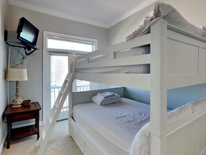 Stadtwohnung, Mehrere Betten, Balkon, Meerblick | 4 Schlafzimmer, individuell dekoriert, individuell eingerichtet