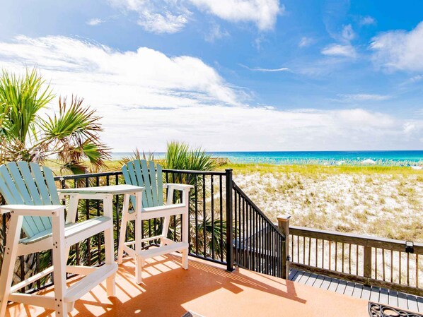 Stadtwohnung, Mehrere Betten, Balkon, Meerblick | Unterkunftsgelände