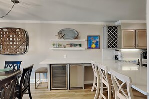 Dining - Destin on the Gulf #203 by Southern Vacation Rentals (Destin)