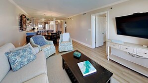 Condo, nhiều giường, ban công, quang cảnh biển | Khu phòng khách