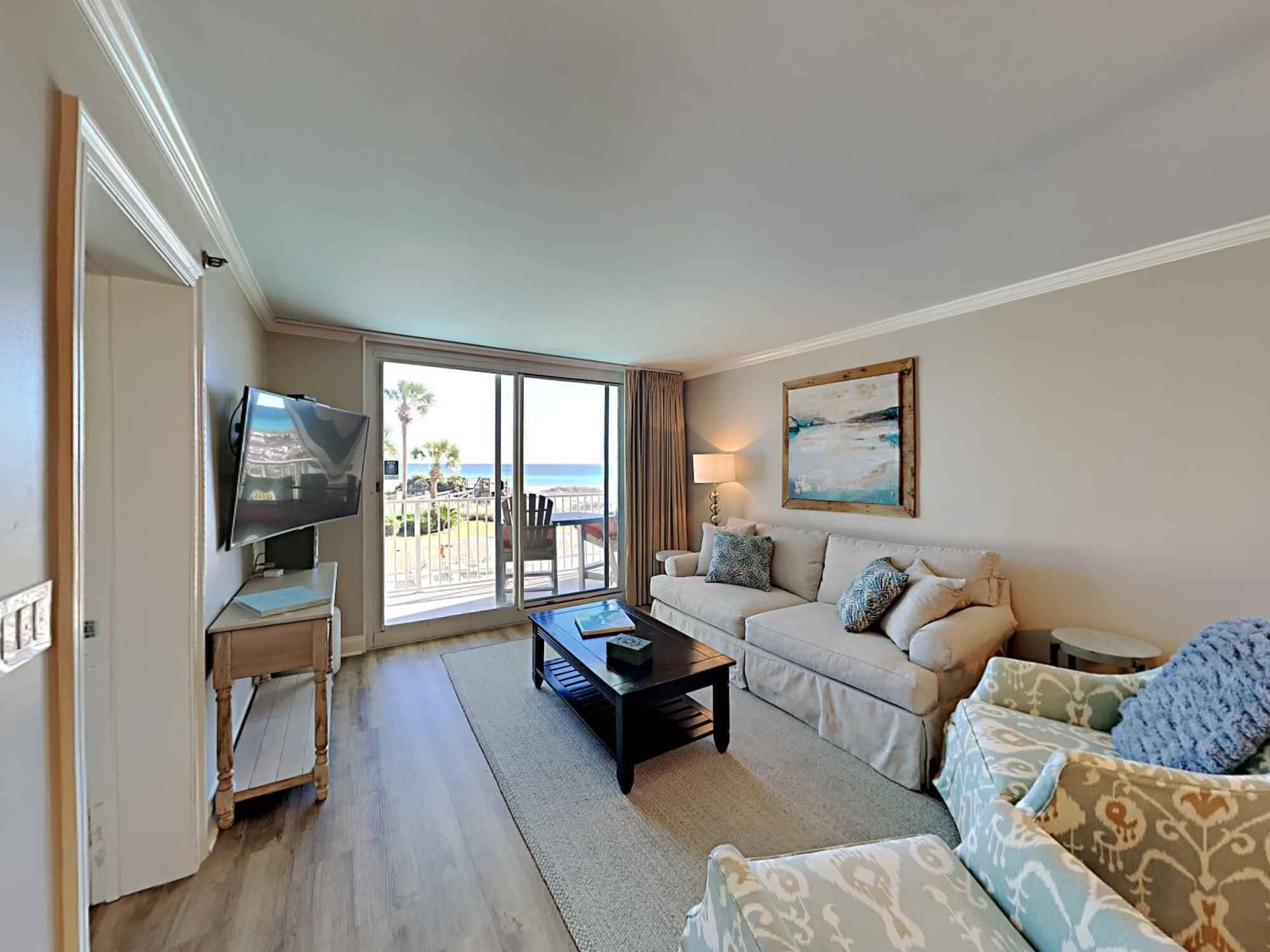 Leilighet, flere senger, balkong, havutsikt | Oppholdsområde | TV