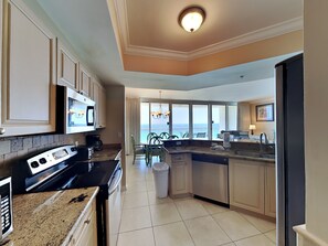 公寓客房, 多張床, 陽台, 海景 | 私人廚房 | 電冰箱、微波爐、烤箱、爐台