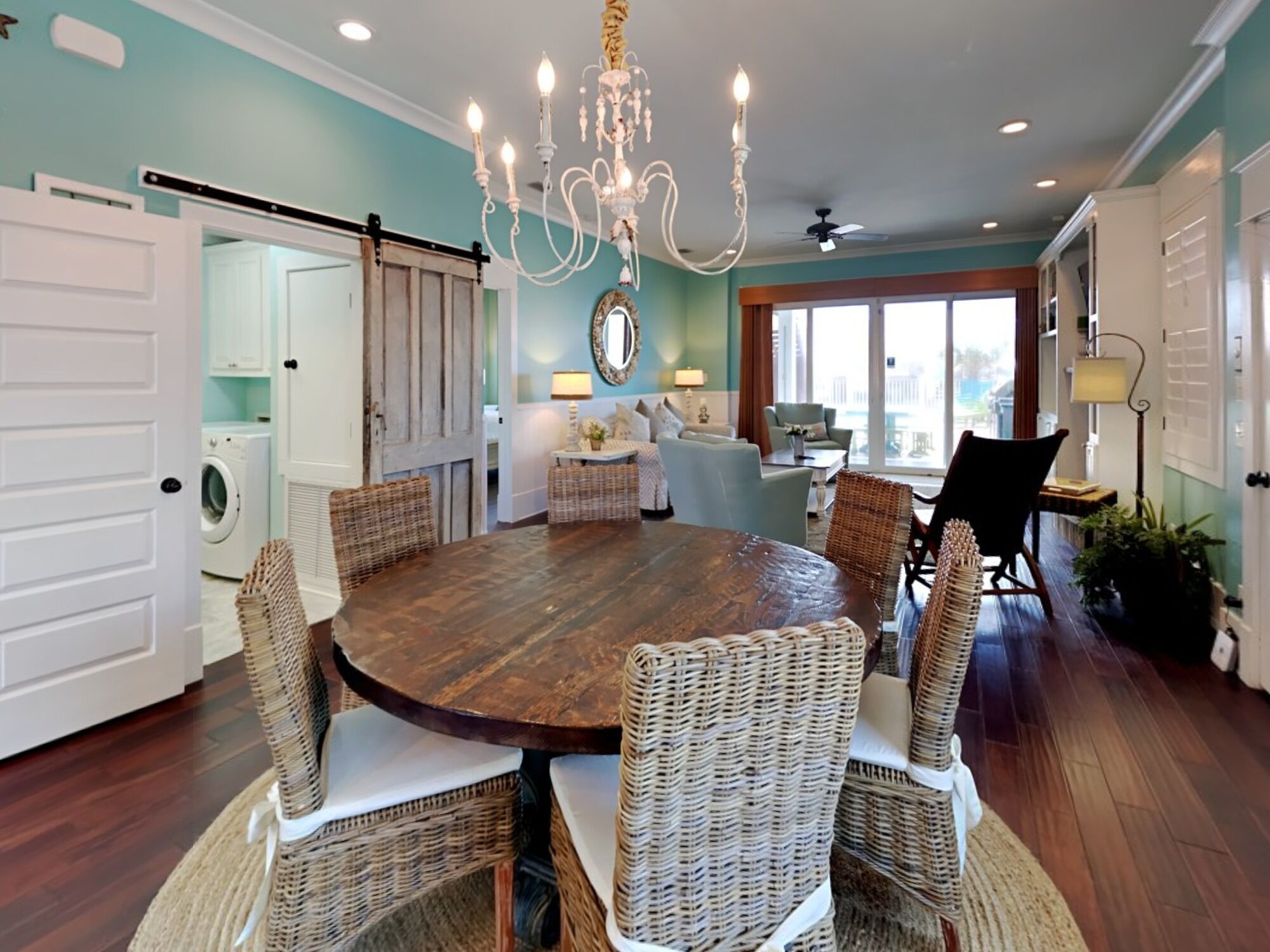 Nhà, nhiều giường, ban công, quang cảnh bãi biển | Khu ăn uống