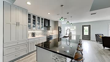 Studio (3 Bedrooms) | Property amenity