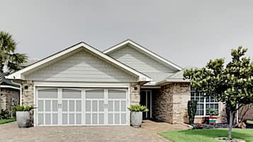 Studio (3 Bedrooms) | Property amenity