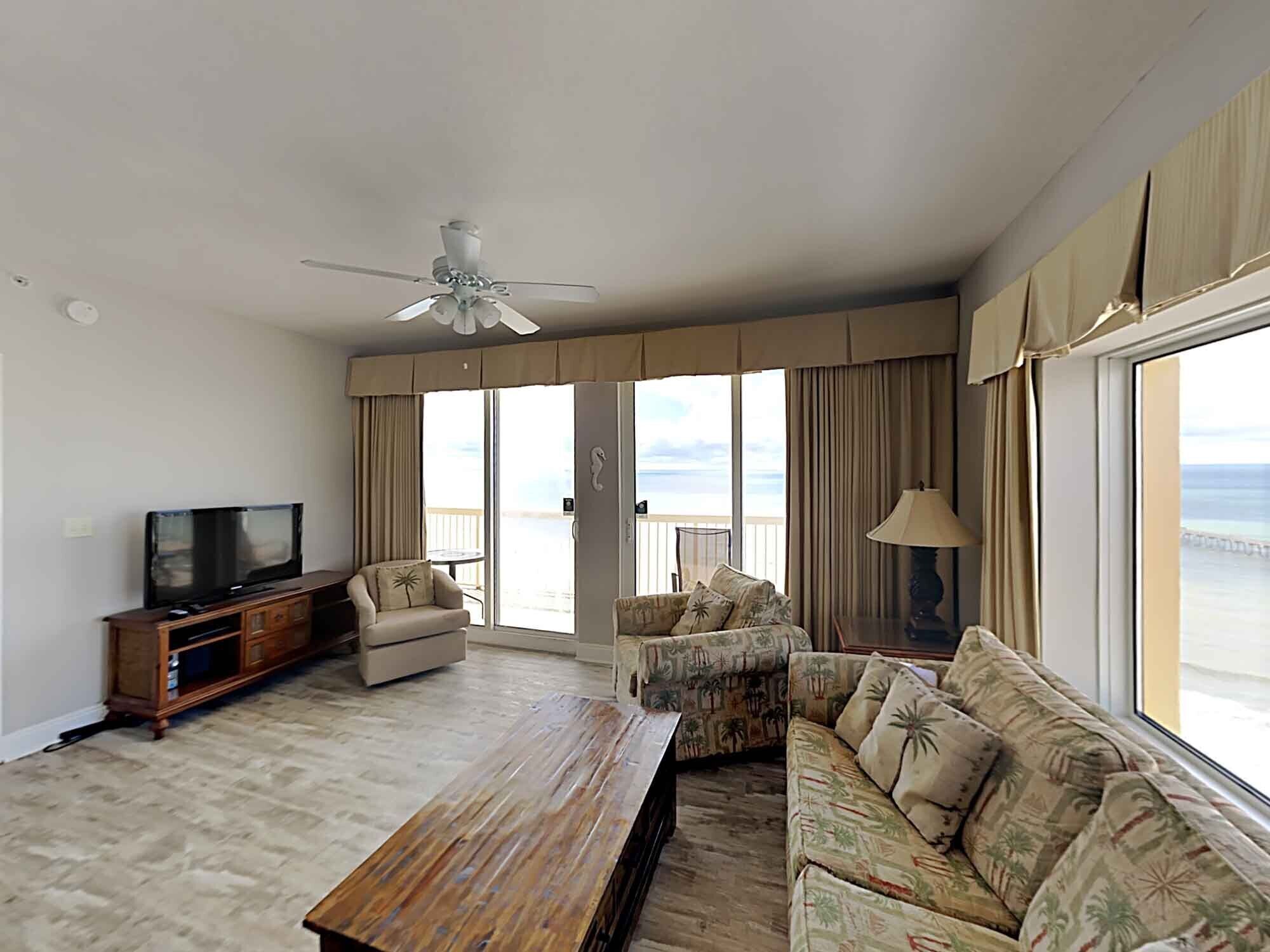 Apartment, Mehrere Betten, Balkon, Meerblick | Wohnbereich | Fernseher