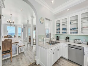 Studio (Multiple Bedrooms) | Property amenity