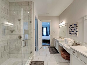 House, Multiple Beds, Kitchen, Garden View | Bathroom | Towels - Delayed Gratification by Southern Vacation Rentals (Santa Rosa Beach)