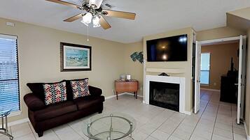 House, Multiple Beds, Kitchen, Garden View | Living area | 40-inch TV with digital channels