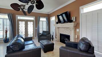 Studio (3 Bedrooms) | Property amenity