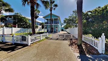 Studio (3 Bedrooms) | Bagian depan properti