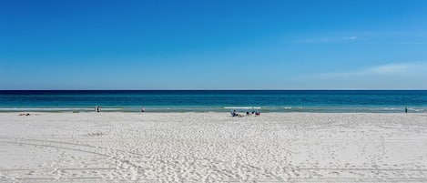 靠近海滩