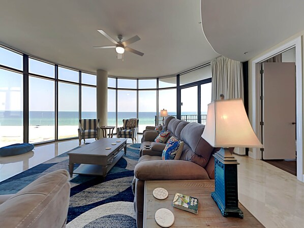 Apartment, Mehrere Betten, Balkon, Meerblick | Innenbereich