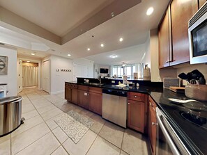 Leilighet, flere senger, balkong, hageutsikt | Eget kjøkken | Kjøleskap, mikrobølgeovn, ovn og kokeplater