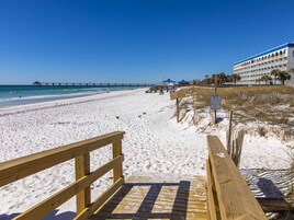 Una playa cerca