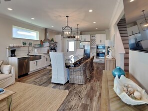 House, Multiple Beds, Balcony, Ocean View | Private kitchen | Fridge, microwave, oven, stovetop - La Bella Luna by Southern Vacation Rentals (Navarre)