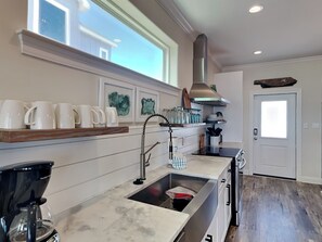 House, Multiple Beds, Balcony, Ocean View | Private kitchen | Fridge, microwave, oven, stovetop - La Bella Luna by Southern Vacation Rentals (Navarre)