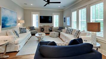 House, Multiple Beds, Kitchen, Garden View | Living area | TV