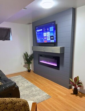 Smart TV, fireplace, table football, ping pong