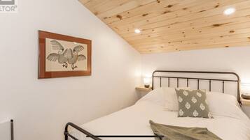 4 bedrooms, WiFi, bed sheets