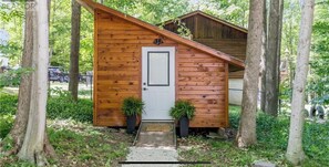 Exterior - Moonstone Chalet: Your perfect city escape! With Hot tub (Moonstone)