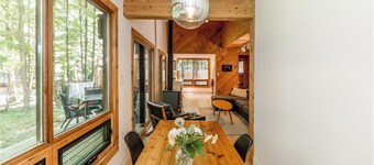 Moonstone Chalet: Your perfect city escape! With Hot tub