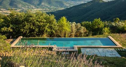 COPPA DI SOPRA - Beautiful villa with swimming pool and a superb view