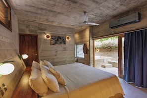 Habitación doble Deluxe | Ropa de cama de alta calidad y caja de seguridad en la habitación 