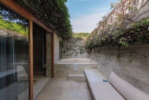 Deluxe Double Room | Terrace/patio