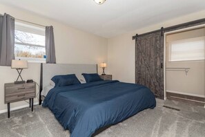 Memory foam beds, desk, free WiFi, bed sheets