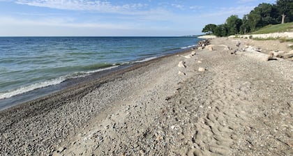 Breezy Paradise, 3 Bedroom with Shared Beach, King Bed