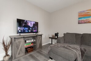 Een smart-tv, Netflix, Hulu en streamingdiensten