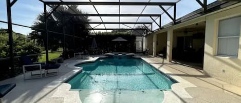 室外游泳池,恒温泳池