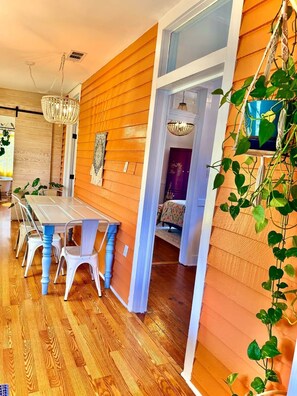 Dining - The Europe St Cottage (Baton Rouge)