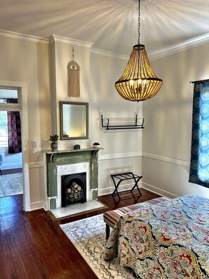 2 bedrooms, iron/ironing board, WiFi, bed sheets - New Listing (Baton Rouge)