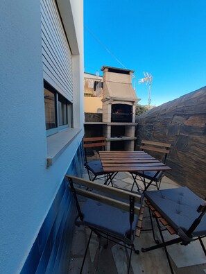 تناول الطعام بالخارج