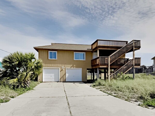 Exterior - Pelican's Perch by Southern Vacation Rentals (Pensacola Beach)