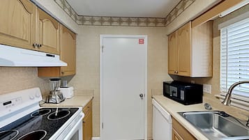 獨棟房屋, 多張床, 陽台, 花園景觀 | 私人廚房 | 電冰箱、微波爐、烤箱、爐台