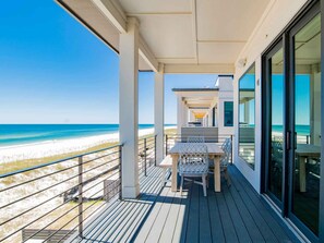 Maison, Plusieurs lits, balcon, vue sur l’océan | Terrain de l’hébergement 