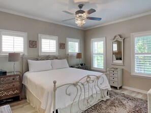 Casa, varias camas, balcón, vista al jardín | 3 habitaciones, decoración personalizada y muebles diferentes