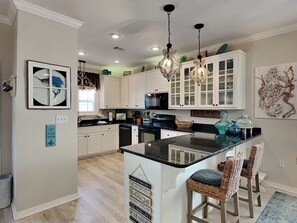 House, Multiple Beds, Balcony, Garden View | Private kitchen | Fridge, microwave, oven, stovetop - Layze Dayze (Santa Rosa Beach)